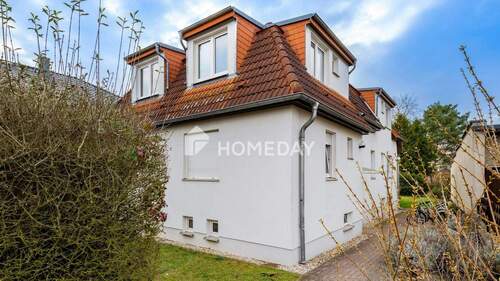 Außenansicht 2 - Bezugsfreie & charmante 1-Zi-Wohnung mit Gartenblick im Souterrain - ideal für Singles & junge Paare