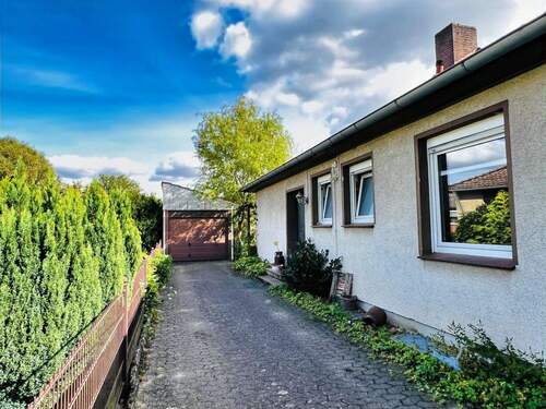 Auffahrt - Einfamilienhaus mit 131,00 m² in Ebstorf zum Kaufen