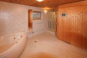 Badbereich mit Sauna - 