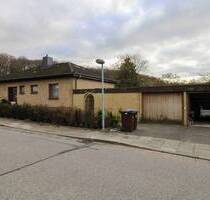 Einfamilienhaus mit Vollkeller und Sauna in Altenholz-Klausdorf - renovierungsbedürftig