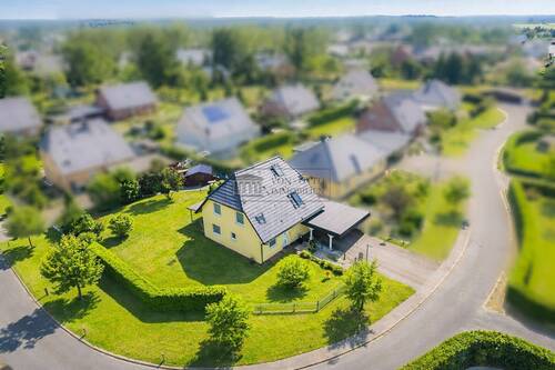 Seitenansicht - Einfamilienhaus mit Wohlfühlfaktor