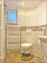 Duschbad mit WC im 1. Obergeschoss - 