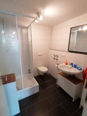 WC mit Dusche - 1 Zimmer Etagenwohnung in Langenzenn