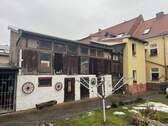 Nebengebäude mit Hundezwinger/Anbau - 
