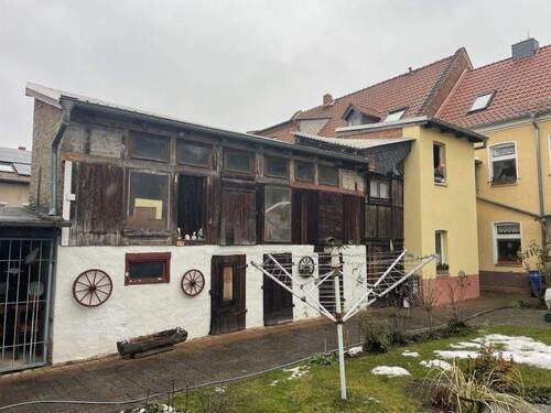 Nebengebäude mit Hundezwinger/Anbau - 