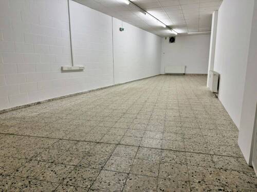 Halle auf dem Betriebsgelände - 