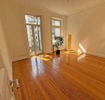 Ruhige Innenhoflage: Sehr helle, modernisierte 3,5 bis 4-Zimmer-Altbauwohnung mit schönem Westbalkon - Hamburg Hohenfelde