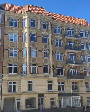 Außenansicht Haus Straßenseite.jpeg - 4 Zimmer Etagenwohnung zum Kaufen in Hamburg