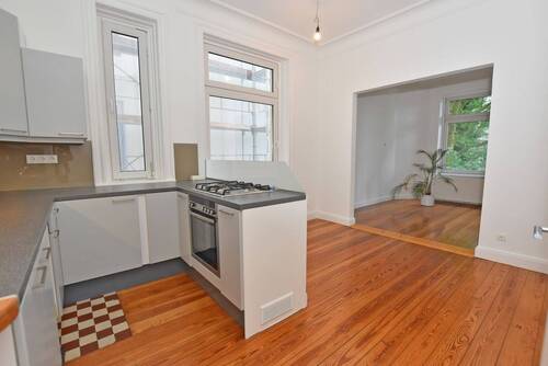 offene Küche mit Essbereich.jpg - 