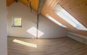 großes Studio im Dachgeschoss - 