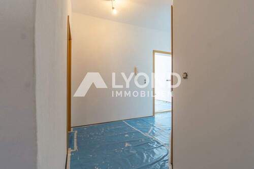 Flur Eingang - 2 Zimmer Etagenwohnung zum Kaufen in Sulz am Neckar