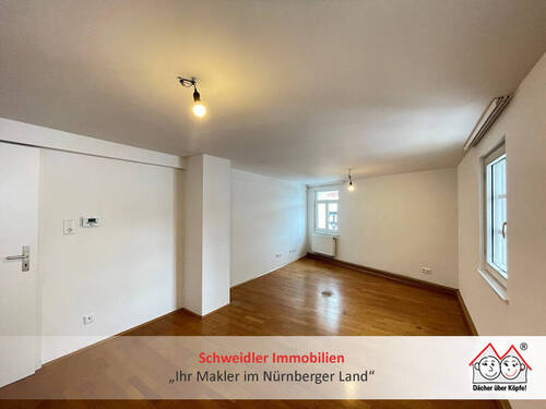 Wohnzimmer - Schnuckelige Pärchenwohnung! Gemütliche 3-Zimmer-Wohnung in Lauf am Marktplatz zur Miete (1. OG)