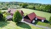 Luftbild des Hofes - Landhausidylle trifft Stadtnähe: Außergewöhnliches Anwesen im Norden Münsters