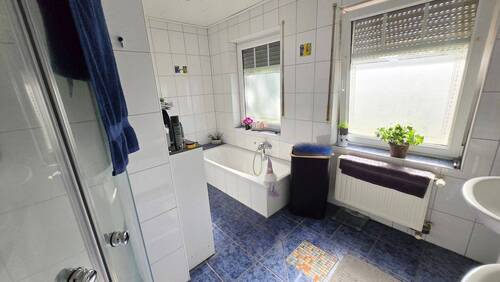 Vollständiges Badezimmer im Erdgeschoss - 