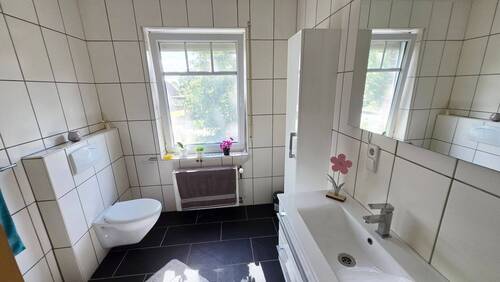 2.Badezimmer mit Dusche im Obergeschoss - 