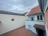 Innenhof u. überdachter Balkon - 