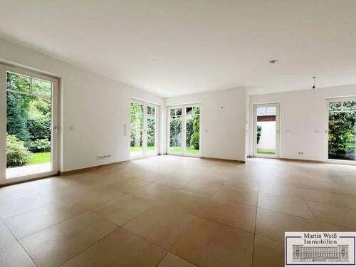 Blick in das Wohnzimmer - Doppelhaushälfte mit 197,60 m&sup2; in Berg zur Miete