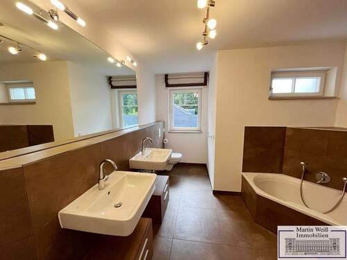 Bad mit Eckbadewanne - 