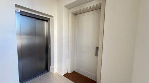 Wohnungseingang EG re. - 