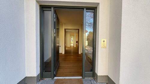 2.Eingang Wohnung EG re. - 