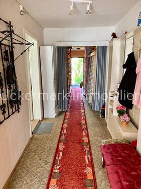 Flur - Mehrfamilienhaus, Wohnhaus mit 100,00 m&sup2; in Templin zum Kaufen