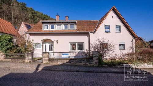 Hausansicht von der Straße aus - 