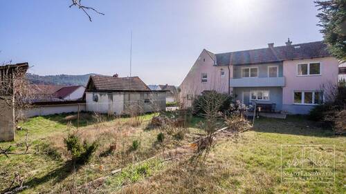 Garten mit Blick auf Rückseite vom Haus - 