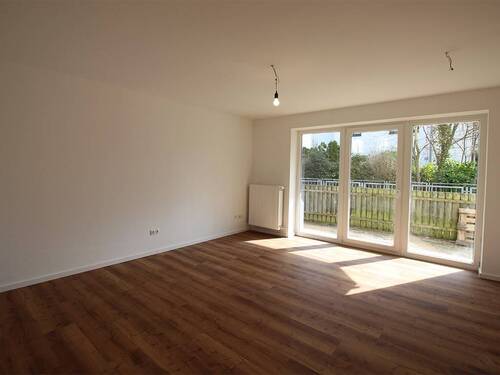 Großzügiges Wohnzimmer mit Terrassenzugang - 3 Zimmer Etagenwohnung zur Miete in Großhansdorf