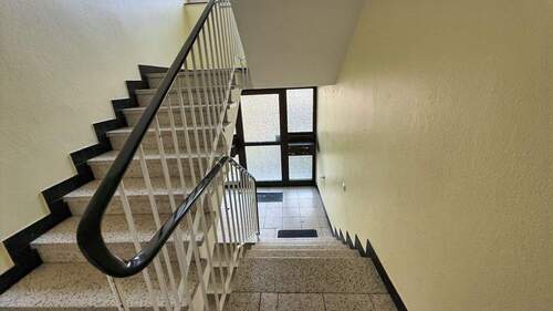 Treppenhaus - 3 Zimmer Etagenwohnung in Mönchengladbach