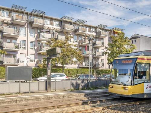 Straßenbahnhaltestelle - 