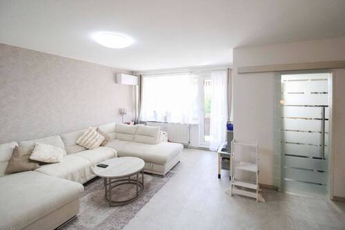 Wohnzimmer 3 - 3 Zimmer Etagenwohnung zum Kaufen in Langenfeld