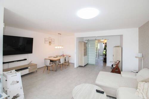 Wohnzimmer 2 - Etagenwohnung mit 71,00 m&sup2; in Langenfeld zum Kaufen