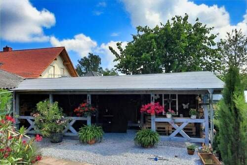 überdachte Terrasse im Garten - 
