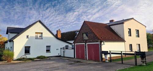 Giebelansichten der Häuser - 9 Zimmer Einfamilienhaus zum Kaufen in Calau