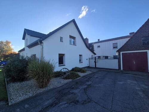 Zufahrt Haus 1 - 9 Zimmer Einfamilienhaus in Calau