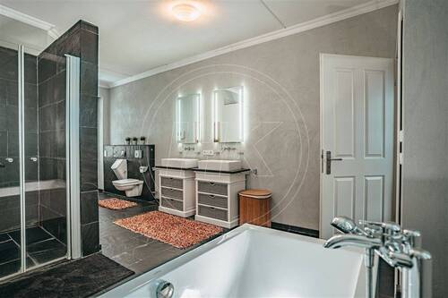 Badewanne sowie Dusche - 