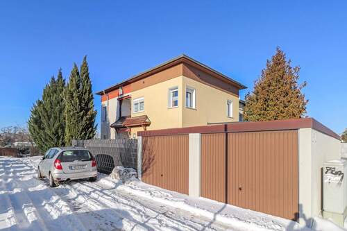 Haus mit Garagen - Zuhause ankommen - Familienfreundliche Doppelhaushälfte in Magdeburg