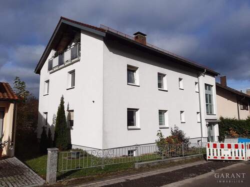 Ansicht - Freistehendes 3-FH in Halbhöhenlage