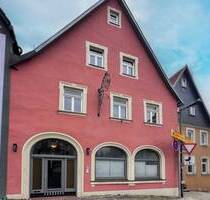 Vielseitiges Investment mit Ausbaupotenzial in Hollfeld