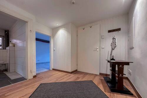 Flur OG - Mehrfamilienhaus, Wohnhaus mit 200,00 m&sup2; in Hollfeld zum Kaufen