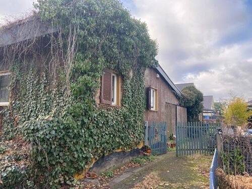 Ansicht Seite - Gundernhausen: Abriss-Grundstück in Feldrandlage