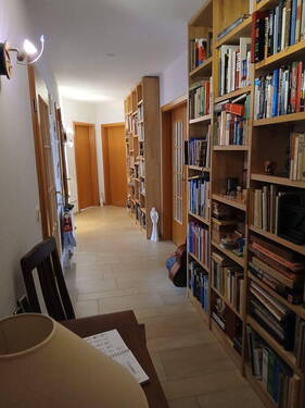 Bibliothek im Flur OG - 