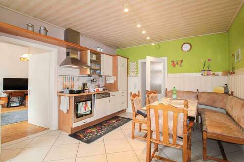 Küche - 6 Zimmer Einfamilienhaus in Klötze