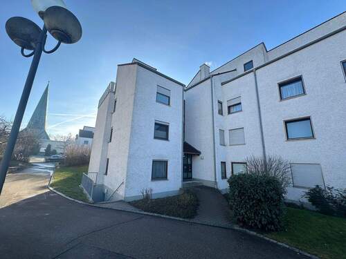 Front - Attraktive neu sanierte 2 ZKB Wohnung mit Einbauküche und Balkon