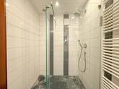 Bad mit Dusche - 