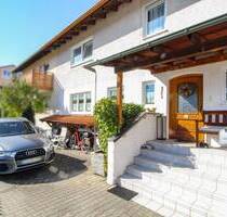 Lichtdurchflutetes Reihenhaus mit ausgebauten Keller in ruhiger Sackgassenlage von Erding!