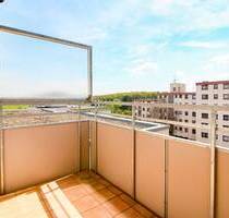 Penthouse-Wohnung mit Weitblick, Balkon, Aufzug und TG-Stellplatz in ruhiger Lage von Hochdorf - Eberdingen