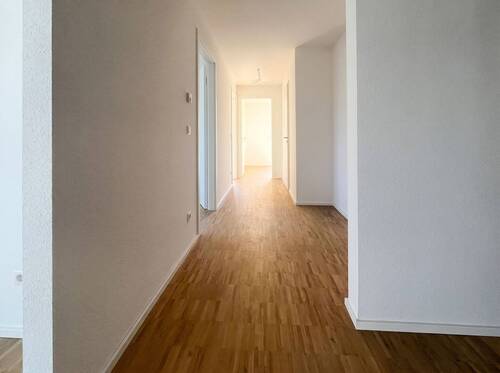 Großzügiger Flur - 4 Zimmer Etagenwohnung in Remseck am Neckar