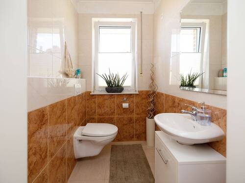 EG WC - 