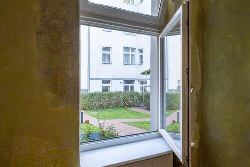 Blick in den Innenhof - 2 Zimmer Etagenwohnung in Berlin